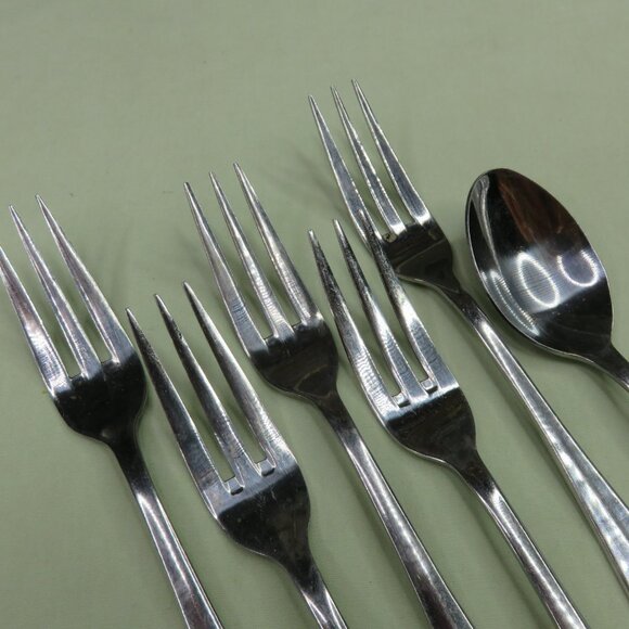 Michael Lloyd MLL8 Lot of 6 Pieces 1 Teaspoon 5 Salad Forks - Picture 3 of 4